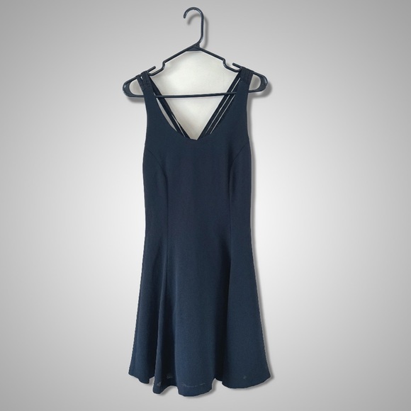 le chateau Dresses & Skirts - ❤️ 3/$15❤️ Le Château vintage 80’s dress / fit & flare